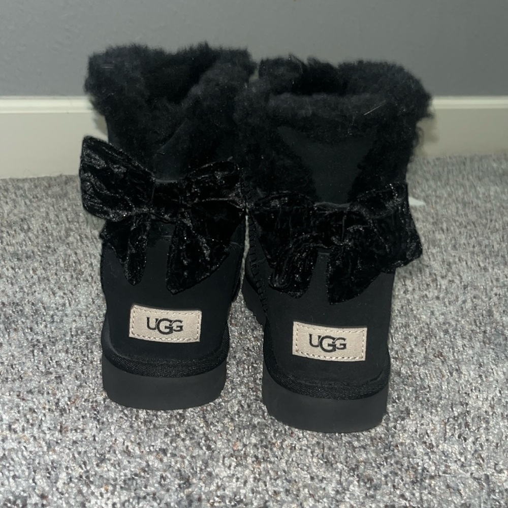 UGG Women’s mini Bailey Bow boots